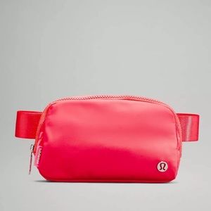 Lululemon everywhere belt bag